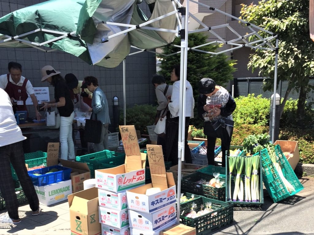 セレサ川崎久地駅前支店で野菜の出張販売